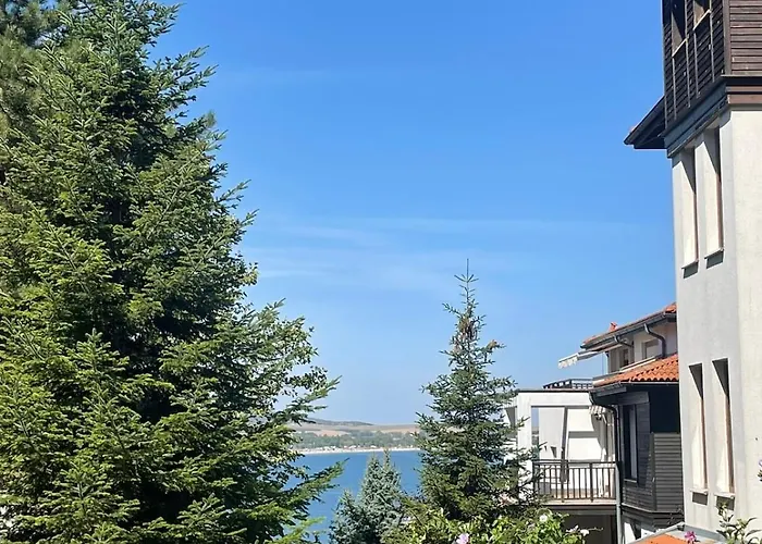 Apartment At The Seaside *