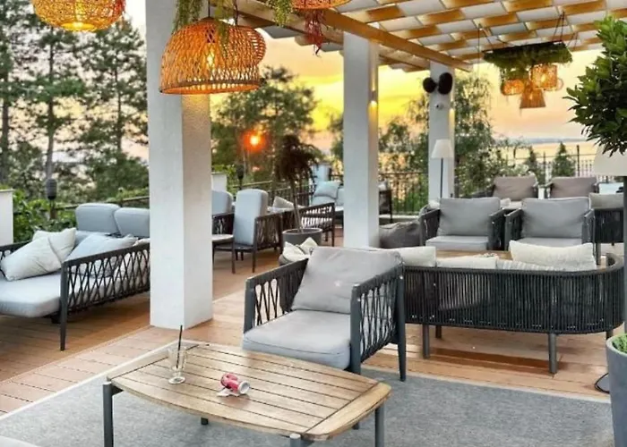 At The Seaside Apartment